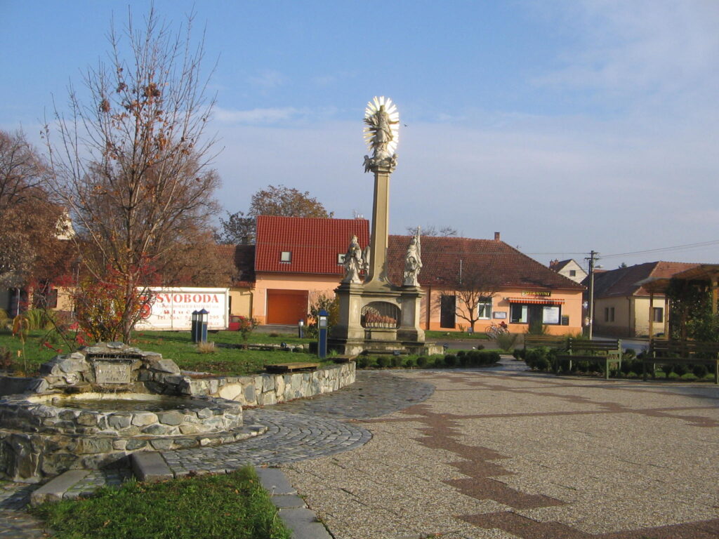 Náměstí kol morového sloupu